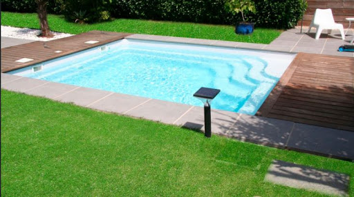 Piscine contemporaine